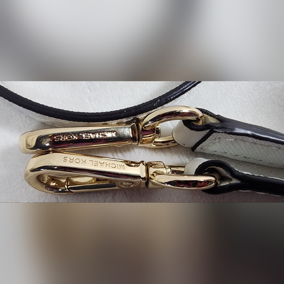 Michael Kors White Strap. - Picture 4 of 5